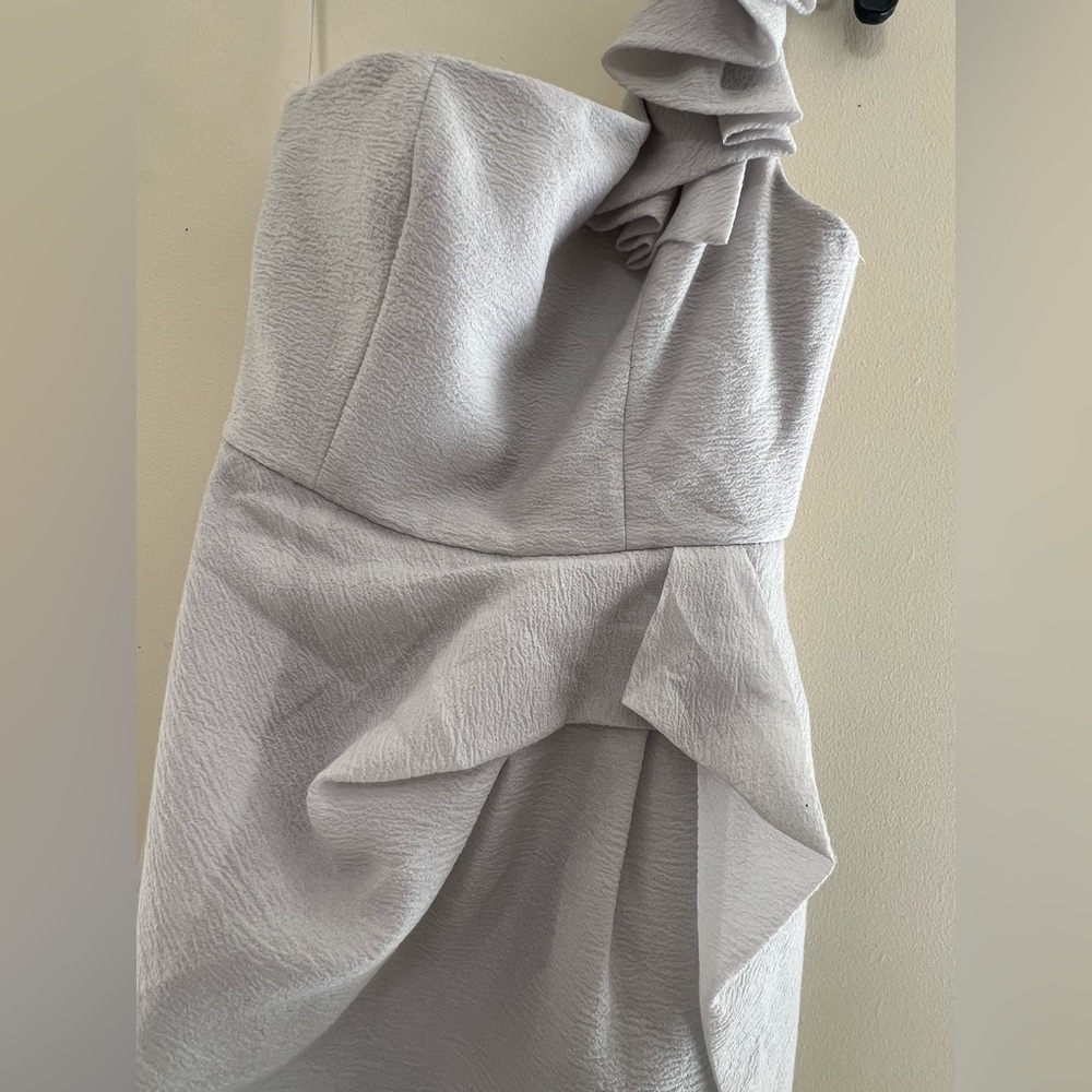 BCBGMAXAZRIA Classy One-Shoulder Gray Dress - Picture 4 of 9